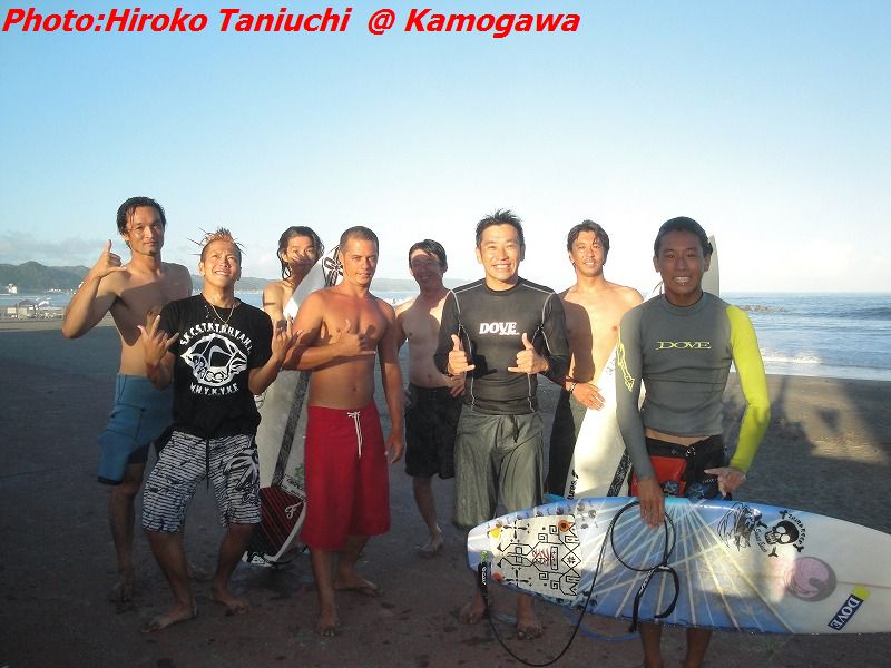 Team GRACE @ KAMOGAWA 鴨川 台風10号のうねり | カラーズマガジン