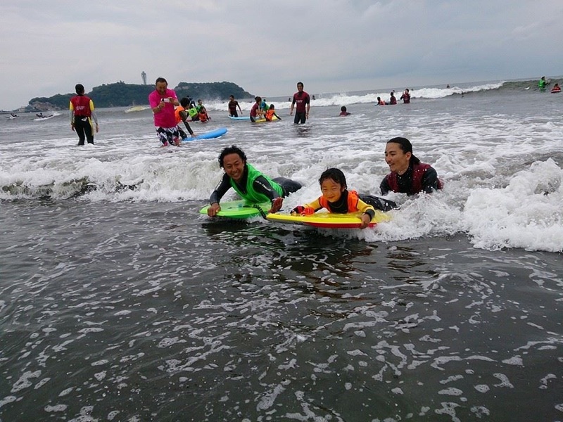 【海の学校】サーフィンとボディボードを通して海の大切さを広める活動を行い続ける「海の学校プロジェクト」2014年最後のイベントが10/19(日)、鵠沼サーフビレッジ下海岸を会場に開催!