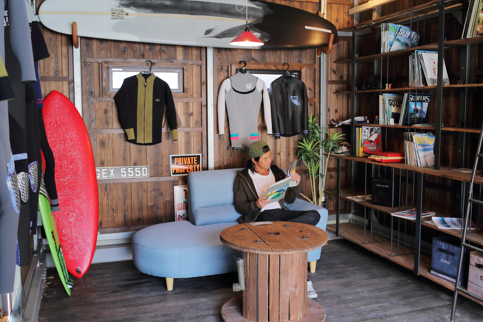 【隠れ家】SkillzHigh wetsuitsを手掛けるプロサーファー脇祐史が自由設計ガレージ”MODEg”をサーファー仕様にアレンジ!