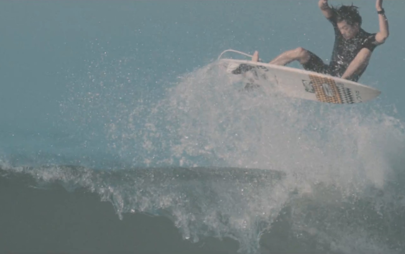 【鬼必見動画】colorsmag映像制作チームが手掛けたMINI×中浦JET章オフィシャルPV映像をChannel Islands surfboardsオンラインストア”The mini”モデル期間限定販売中のこのタイミングで公開!