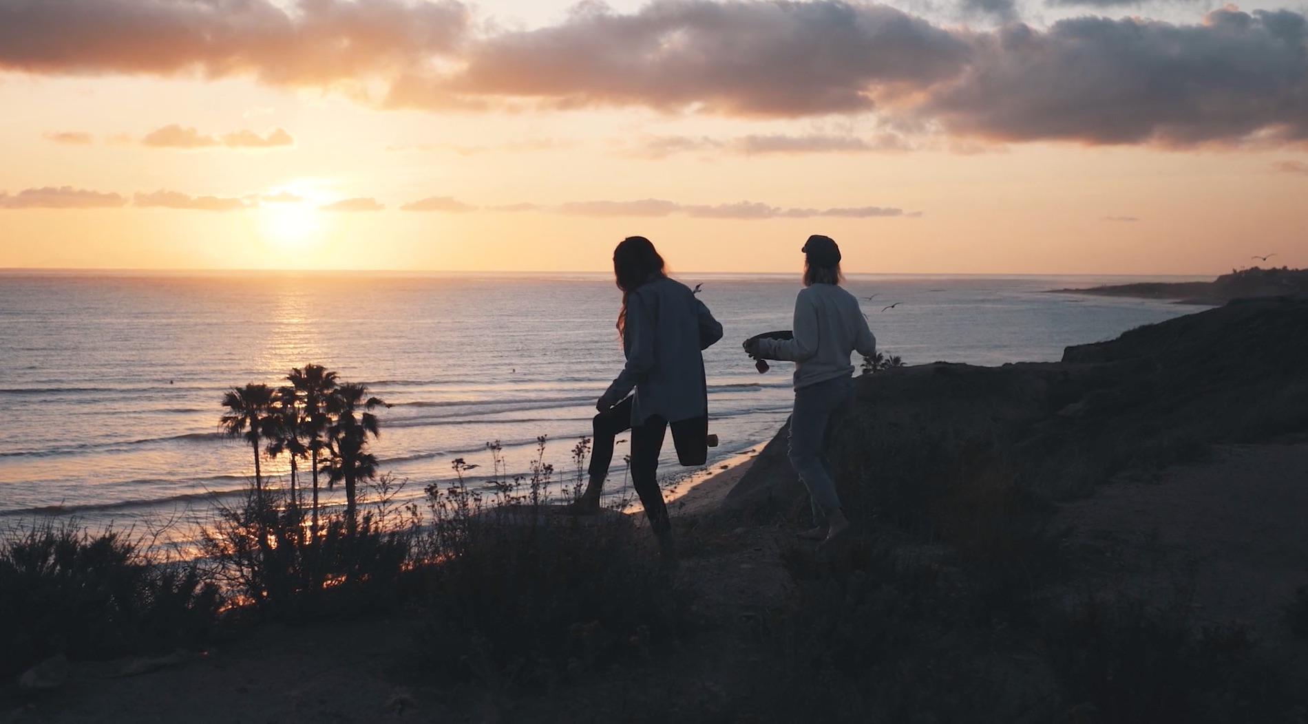 【SURF×SKATE】Lex WeinsteinとElise Crigarのカリフォルニア・ガールズ・サーフスケート・セッション