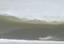 【おもしろ動画】ビッグウェイブでチューブを駆け抜け3D回転エアとあり得ない技の数々! 動きがスゴ過ぎて思わず見ハマるカリフォルニアのラジコンサーファー名人スーパーセッション