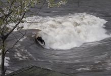 【世界のニュース】ノルウェーの川に出現したリッピングを連発できるリバーウェイブ