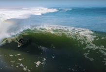 【世界のニュース】1本でおよそ2分の長い長い波で8回ものチューブをメイク!? Koa Smithがスケルトンベイで今までベストなライディングをメイク!