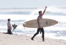 【衝撃の】Tim Curranが皮むきすらしていないUS Blanksのフォームにシングルフィンボックスを立てた変態ボードで繰り広げるカリフォルニア・チューブセッション