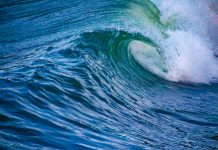 【極秘】年に数度しかブレイクしない千葉某所の激レア・ポイントに誰もが乗りたくなるようなコンパクトなチューブ波が出現となったディープ・イン鴨川セッション