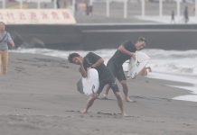 【colorsTV】プロサーファー達がこの小波を尋常じゃない感じで乗りこなすムラサキ湘南オープン・フリーダム・セッション