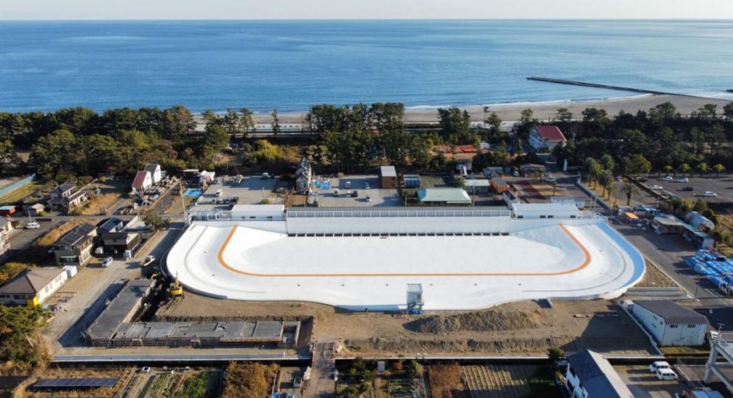 日本初のウェイブプール 完成までわずか3日という史上初の最短記録を樹立 静岡県牧之原市にオープン予定のawm製 静波サーフスタジアムperfectswell の試運転段階となる波が初公開 カラーズマガジン