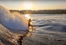 【世界指折りのカリスマ・フリーサーファー】Clay Marzoが小振りな底掘れスラブ波をレイバック・チューブ、あり得ないトリックで攻めまくる”CLAY MARZO! 2025″